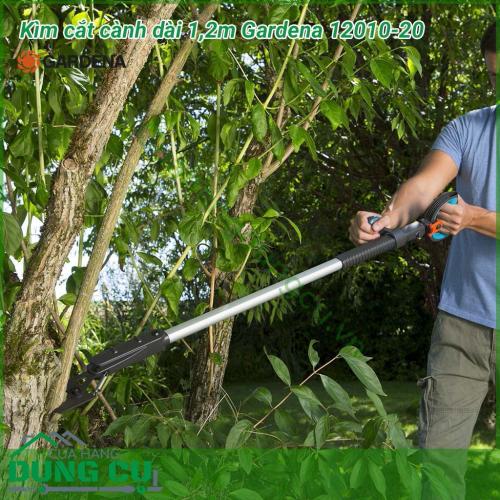 Dụng cụ cắt cành trên cao dài 1,2m Gardena 12010-20 được chế tạo để sử dụng ở những nơi có không gian nhỏ hẹp giúp cắt cành cây hoặc cắt tỉa bụi cây rậm rạp một cách dễ dàng.