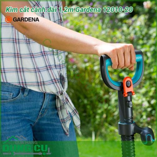 Dụng cụ cắt cành trên cao dài 1,2m Gardena 12010-20 được chế tạo để sử dụng ở những nơi có không gian nhỏ hẹp giúp cắt cành cây hoặc cắt tỉa bụi cây rậm rạp một cách dễ dàng.