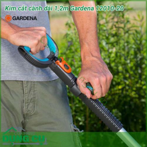 Dụng cụ cắt cành trên cao dài 1,2m Gardena 12010-20 được chế tạo để sử dụng ở những nơi có không gian nhỏ hẹp giúp cắt cành cây hoặc cắt tỉa bụi cây rậm rạp một cách dễ dàng.