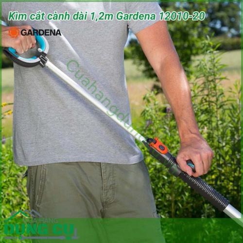 Dụng cụ cắt cành trên cao dài 1,2m Gardena 12010-20 được chế tạo để sử dụng ở những nơi có không gian nhỏ hẹp giúp cắt cành cây hoặc cắt tỉa bụi cây rậm rạp một cách dễ dàng.