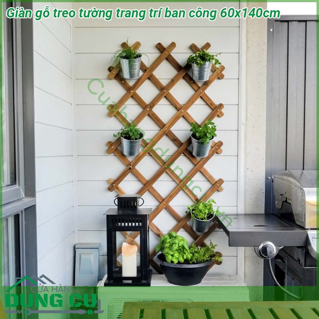 Giàn gỗ treo tường trang trí ban công 60x140cm được làm từ gỗ tự nhiên đã được xử lý chống mối mọt bề mặt được sơn phủ màu cánh gián hoặc nâu cà phê nên đảm bảo không ẩm mốc Khung có thể thu gọn và kéo dãn rộng phù hợp với diện tích ban công