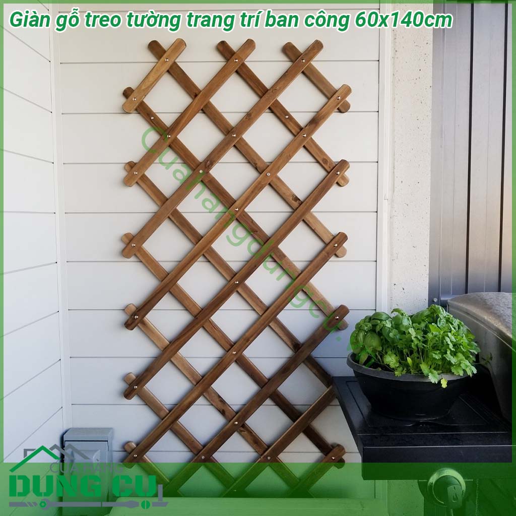 Giàn gỗ treo tường trang trí ban công 60x140cm được làm từ gỗ tự nhiên đã được xử lý chống mối mọt bề mặt được sơn phủ màu cánh gián hoặc nâu cà phê nên đảm bảo không ẩm mốc Khung có thể thu gọn và kéo dãn rộng phù hợp với diện tích ban công
